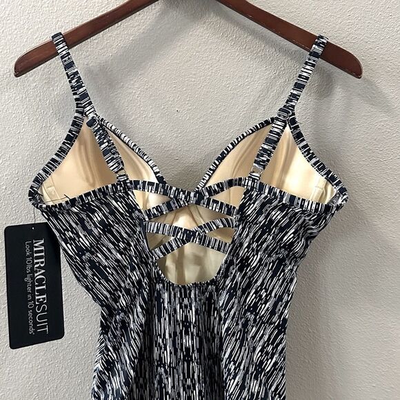 MiracleSuit Captivate One Piece Swimsuit size 10 - Picture 6 of 12